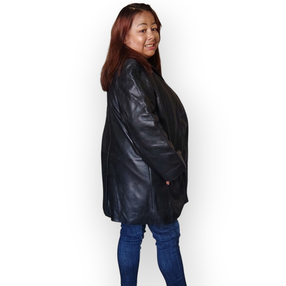 Danier Canada Women's Vintage 1990's Genuine Leather Trench Coat. - Picture 2 of 14